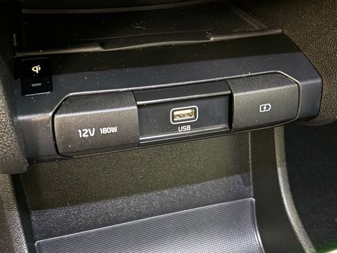 Used 2022 Kia Niro EX Premium image 29