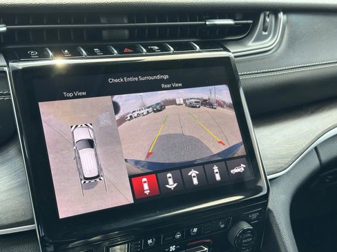 Certified 2023 Jeep Grand Cherokee L Limited w/ Luxury Tech Group II image 30