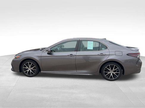 Used 2023 Toyota Camry SE image 8