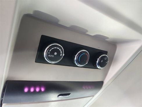 Used 2014 Chrysler Town & Country Touring image 19