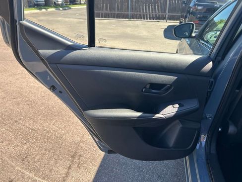 Used 2025 Nissan Sentra SV FWD image 8