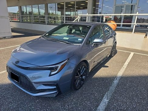 Used 2025 Toyota Corolla SE image 3