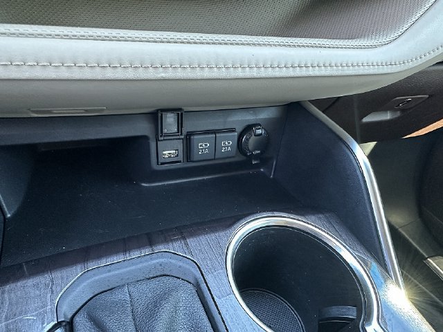 Used 2021 Toyota Highlander Platinum FWD image 36