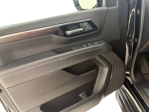 Used 2025 Chevrolet Tahoe LT AWD/4WD image 13