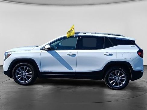 Used 2024 GMC Terrain SLT AWD/4WD image 3