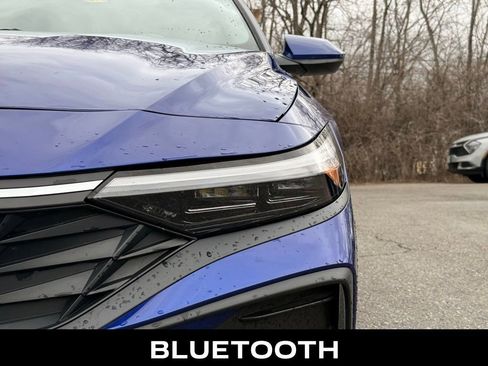 Used 2024 Hyundai Elantra SE image 3