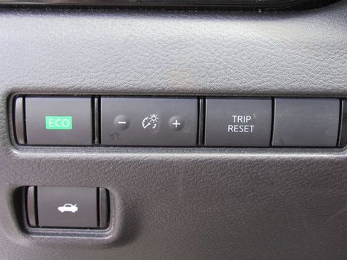 Used 2024 Nissan Sentra SV FWD image 25