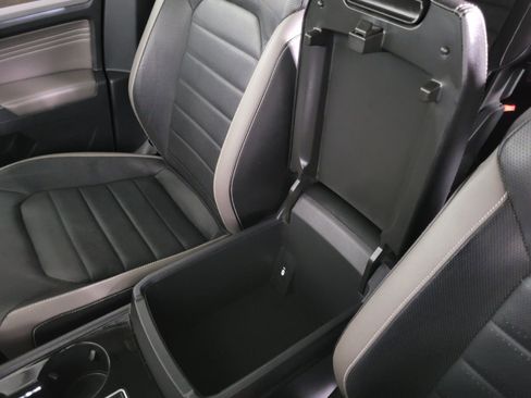 Used 2021 Volkswagen Atlas SEL Premium image 32