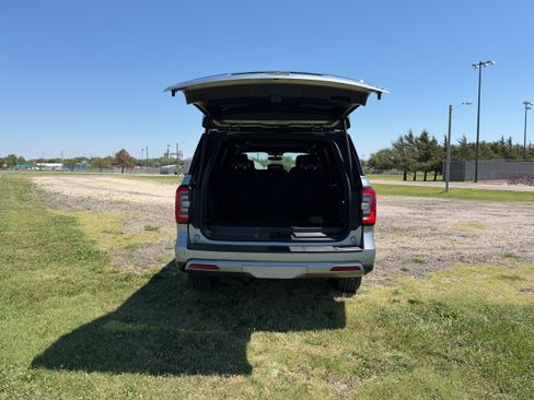 Used 2024 Ford Expedition Max Limited AWD/4WD image 5