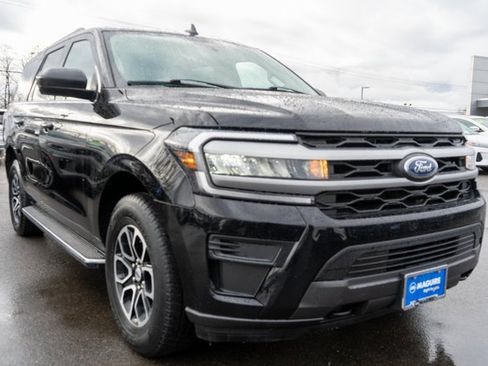Used 2022 Ford Expedition XLT w/ Equipment Group 202A image 4
