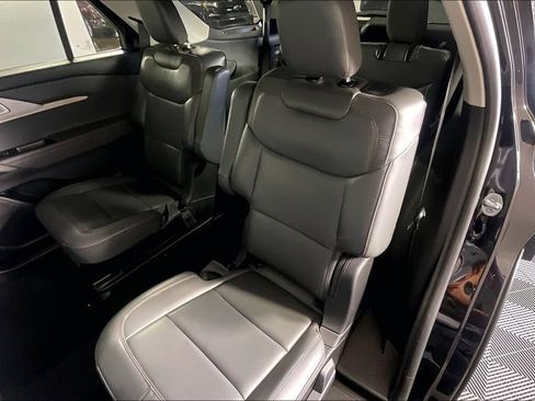 Used 2025 Ford Explorer Active w/ Active Comfort Package RWD image 34