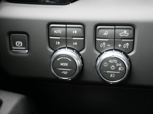 New 2026 GMC Sierra 1500 AT4 w/ AT4 Premium Package AWD/4WD image 23