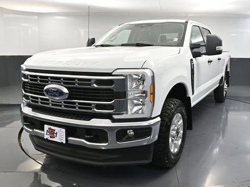Used 2024 Ford F250 XLT w/ FX4 Off-Road Package image 12