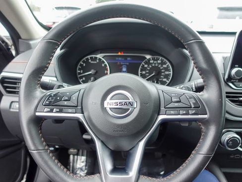 Used 2022 Nissan Altima 2.5 SR FWD image 12