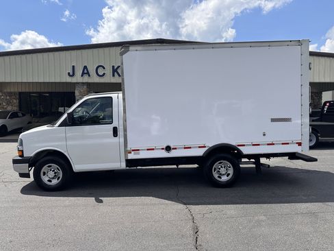 Used 2022 Chevrolet Express 3500 w/ Power Convenience Package RWD image 1
