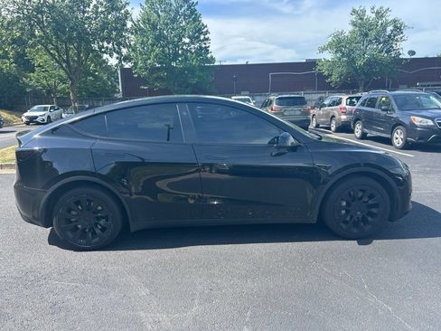 Used 2024 Tesla Model Y Long Range AWD/4WD image 2