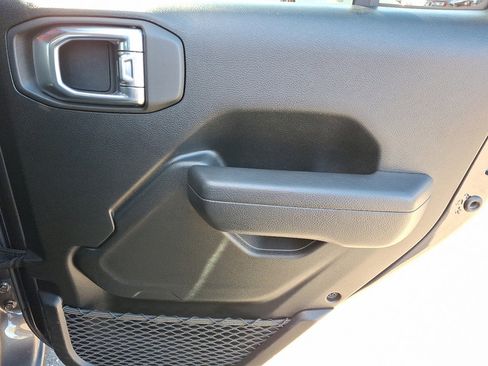 Certified 2022 Jeep Gladiator Sport image 14