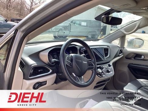 Used 2020 Chrysler Pacifica Touring-L Plus image 20