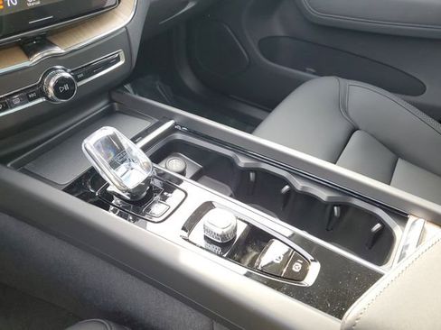 New 2026 Volvo XC60 B5 Plus w/ Protection Package Premier image 19