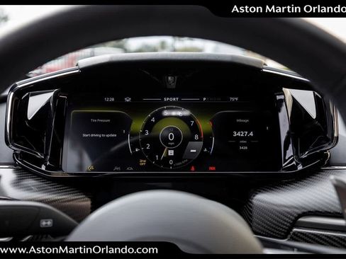 Used 2025 Aston Martin V8 Vantage Coupe image 6