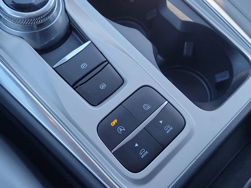 Used 2021 Ford Explorer XLT w/ Equipment Group 202A image 21