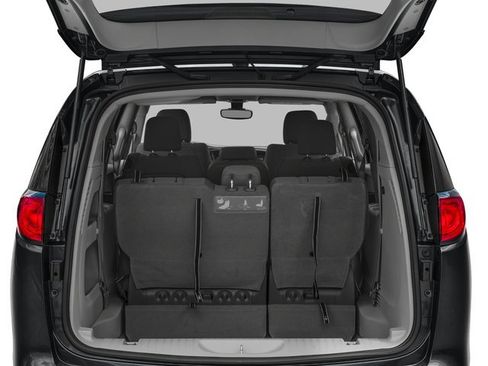 Used 2017 Chrysler Pacifica Touring w/ Tire & Wheel Group FWD image 15