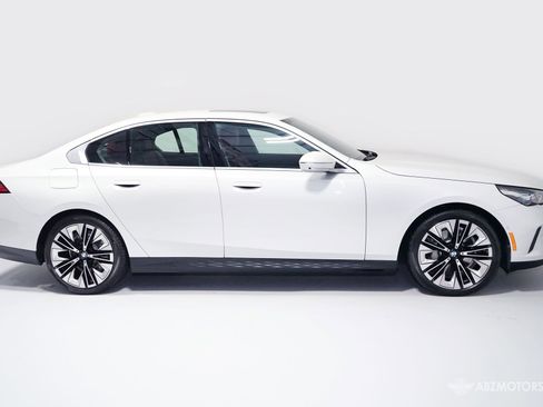 Used 2025 BMW 530i image 4