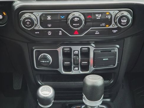 Used 2022 Jeep Wrangler Unlimited Sport AWD/4WD image 16