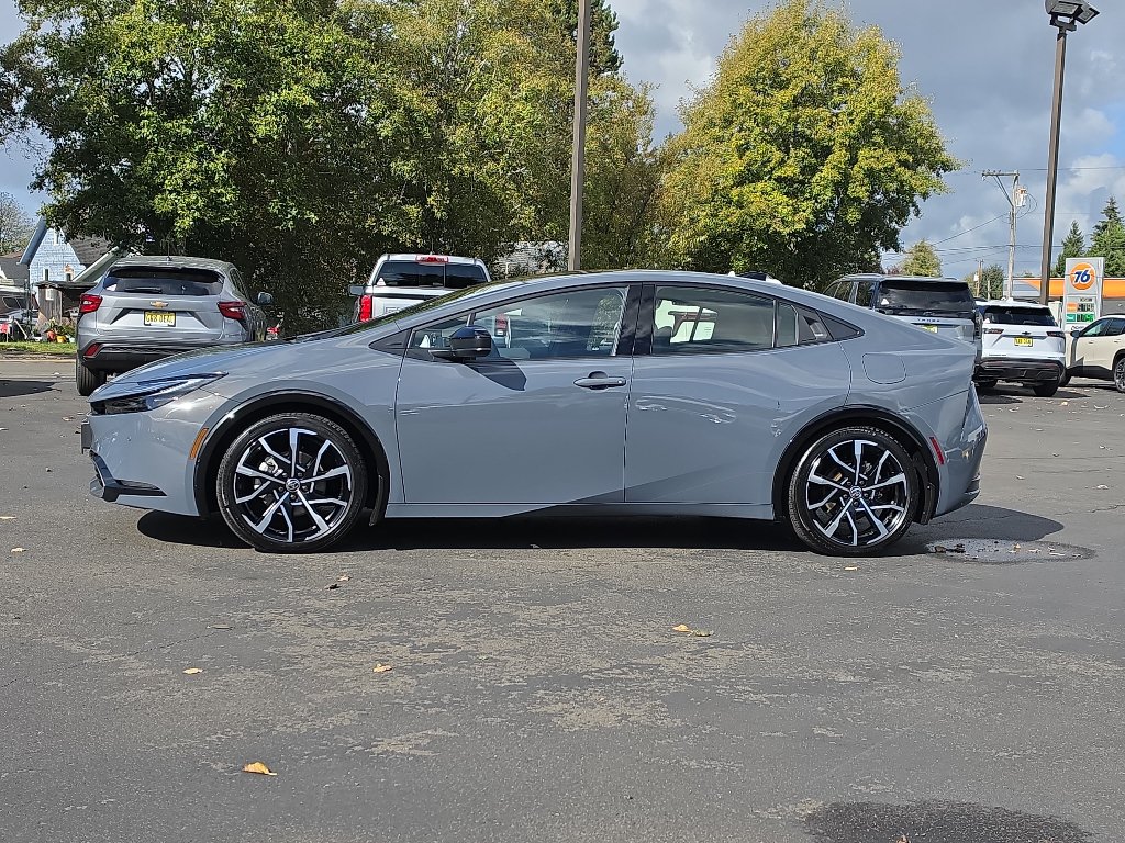 Used 2024 Toyota Prius Prime Premium FWD image 7