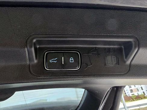 Used 2024 Ford Explorer XLT w/ Equipment Group 202A image 38