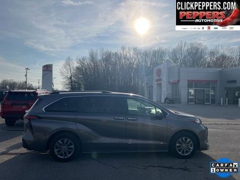 Used 2022 Toyota Sienna XLE w/ XLE Plus Package image 7