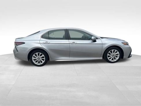 Used 2024 Toyota Camry SE FWD image 8