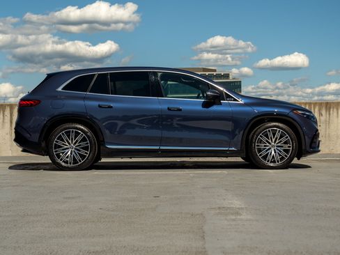 Used 2026 Mercedes-Benz EQS 400 4MATIC SUV image 6