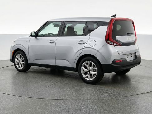 Used 2025 Kia Soul LX w/ LX Technology Package FWD image 6