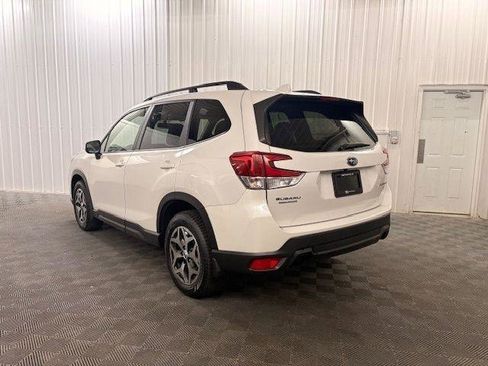 Used 2020 Subaru Forester Premium image 3