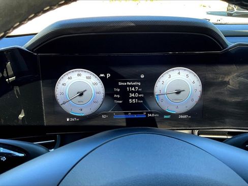 Used 2022 Hyundai Elantra Limited image 20