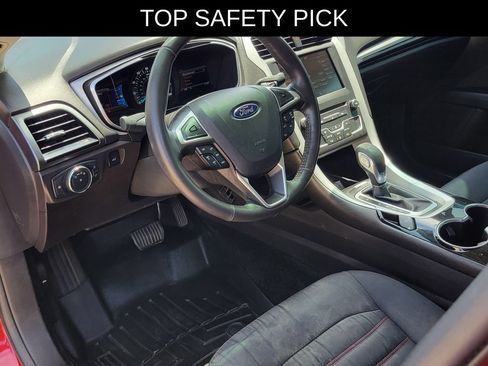 Used 2016 Ford Fusion SE FWD image 16
