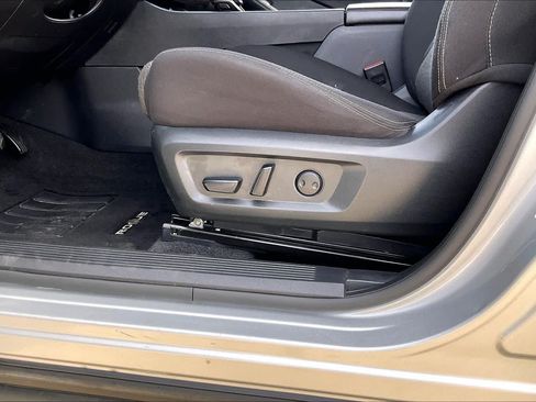 Used 2025 Nissan Rogue SV FWD image 27