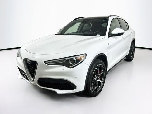 Used 2023 Alfa Romeo Stelvio Ti AWD/4WD image 3