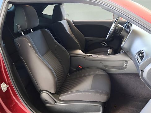 Used 2019 Dodge Challenger SXT image 14