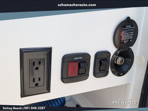 Used 2025 RAM ProMaster 3500 w/ Storage Group FWD image 16