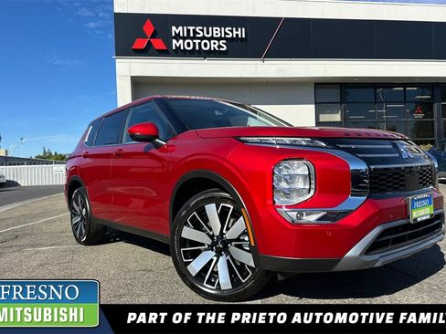 New 2025 Mitsubishi Outlander SE image 1