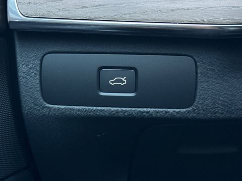 Certified 2025 Volvo XC90 B6 Core w/ Protection Package Premier image 32