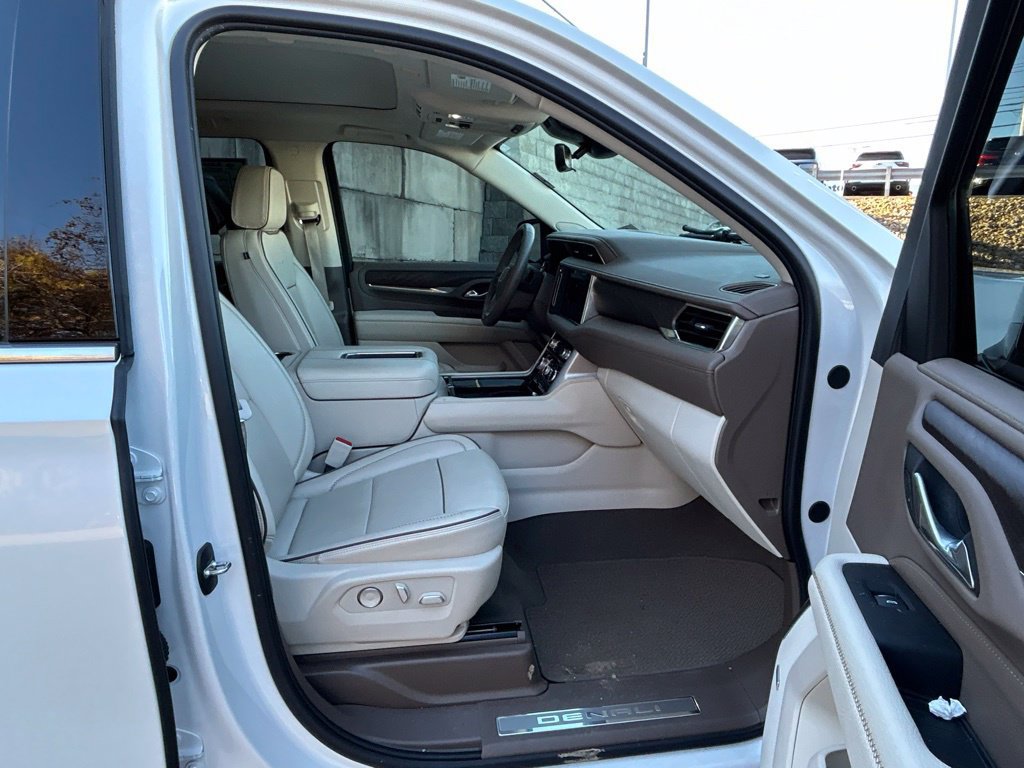Used 2024 GMC Yukon XL Denali w/ Denali Reserve Package AWD/4WD image 56