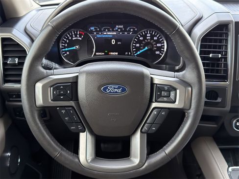 Used 2021 Ford Expedition XLT image 12