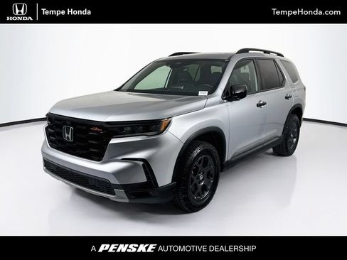 Used 2025 Honda Pilot TrailSport image 1