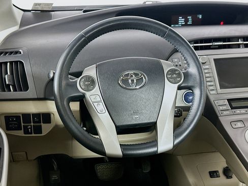 Used 2013 Toyota Prius Four w/ Deluxe Solar Roof Pkg FWD image 17