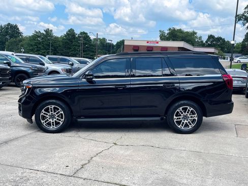 Used 2025 Ford Expedition Active AWD/4WD image 3