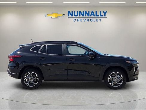 New 2026 Chevrolet Trax LT w/ Driver Confidence Package FWD image 6