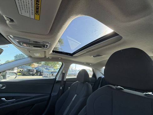 Used 2025 Hyundai Elantra SEL FWD image 23